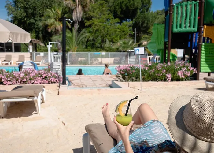 Camping Le Parc Des Monges
